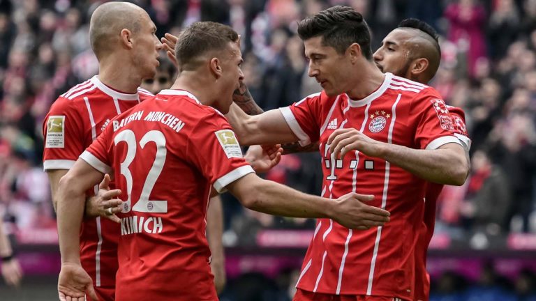 Lewandowski snatches cap trap as Bayern defeat Hamburg